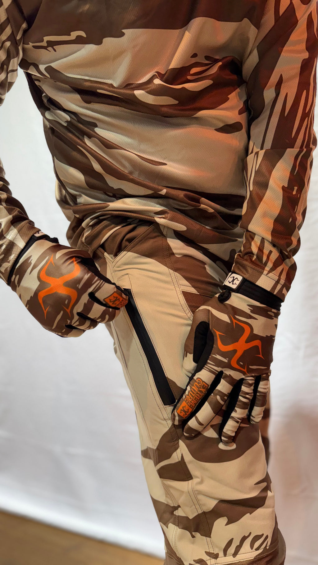 EXTREME CULTURE - Race Trousers (SAND CAMO)