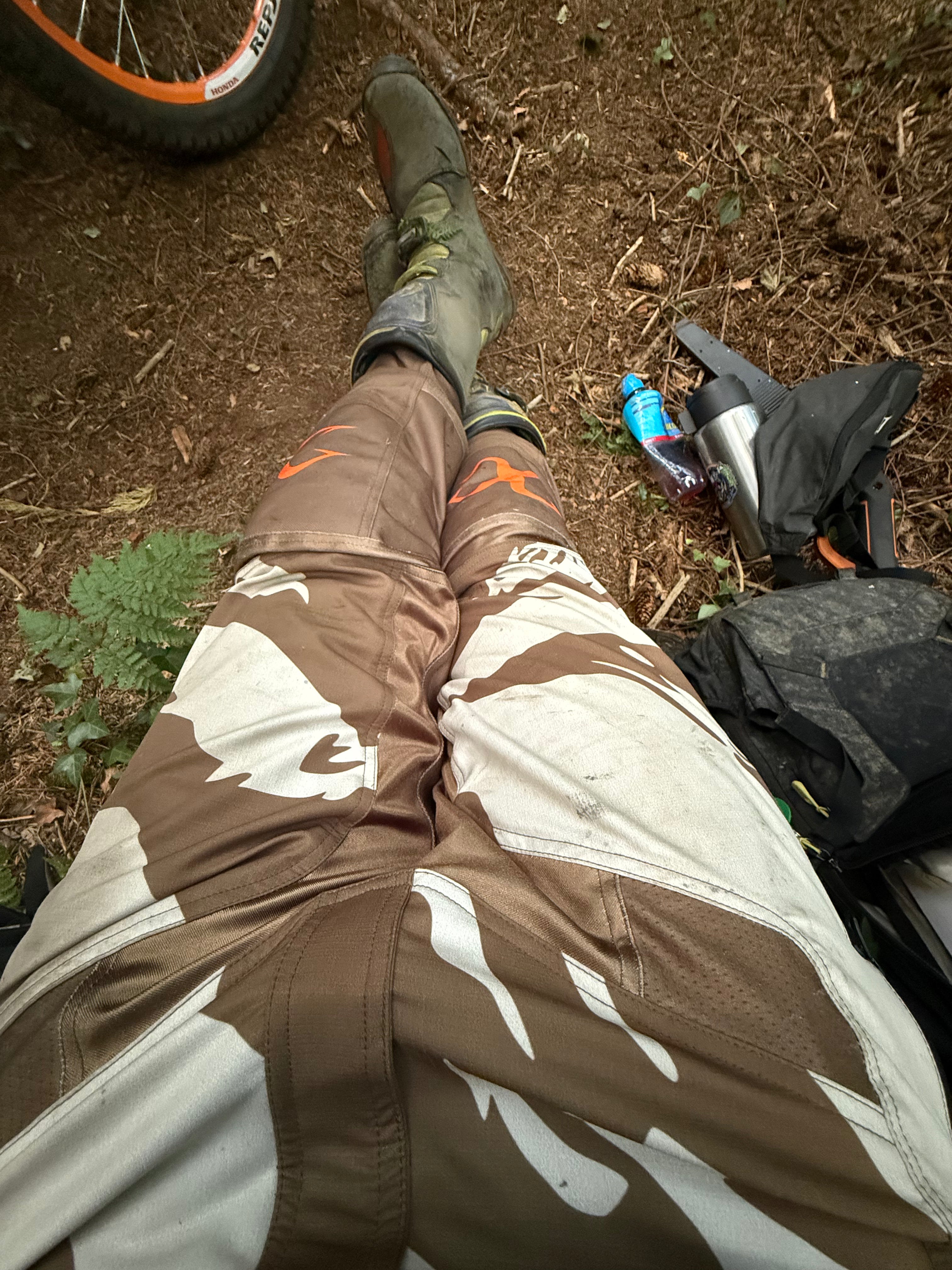 EXTREME CULTURE - Race Trousers (SAND CAMO)